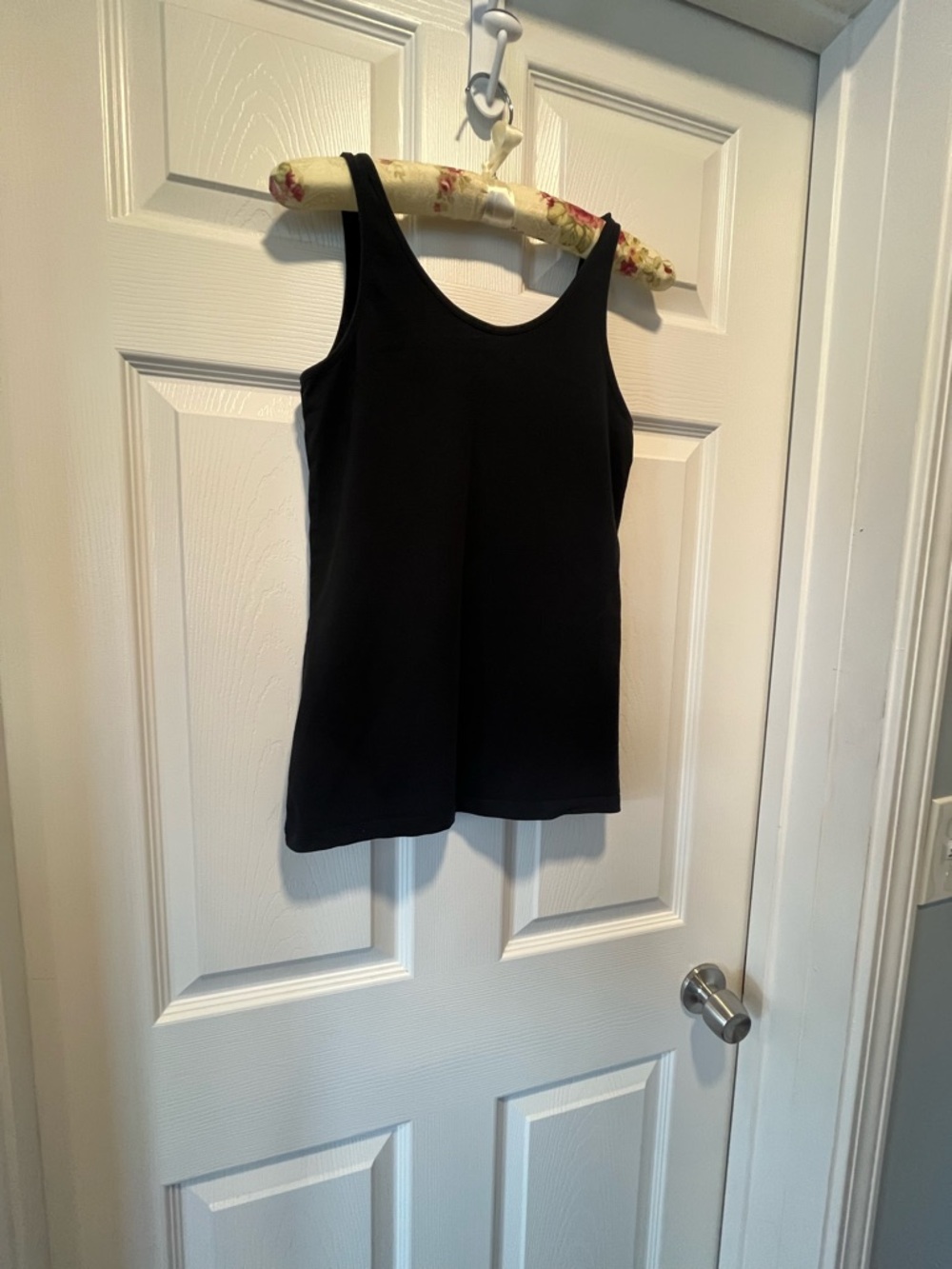 Women’s Old Navy Layering Tank Top. 
Size: Extra Small. - Picture 2 of 6